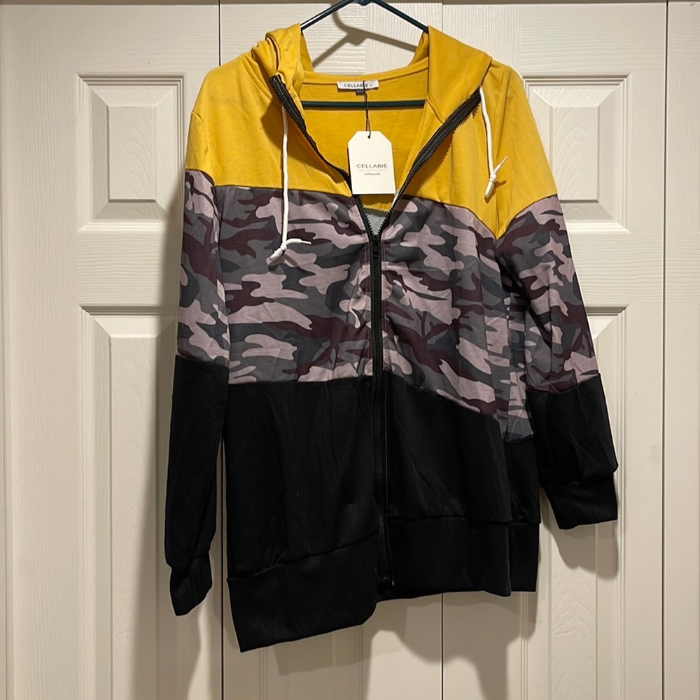 NWT Women’s sweatshirt